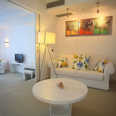 Hotel &