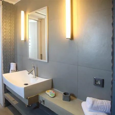 & Hotel 4*