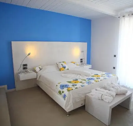 Hotel &