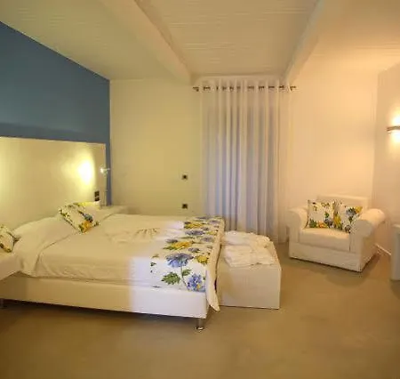 Hotel & 4*