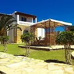 Hotel &
