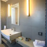& Hotel 4*
